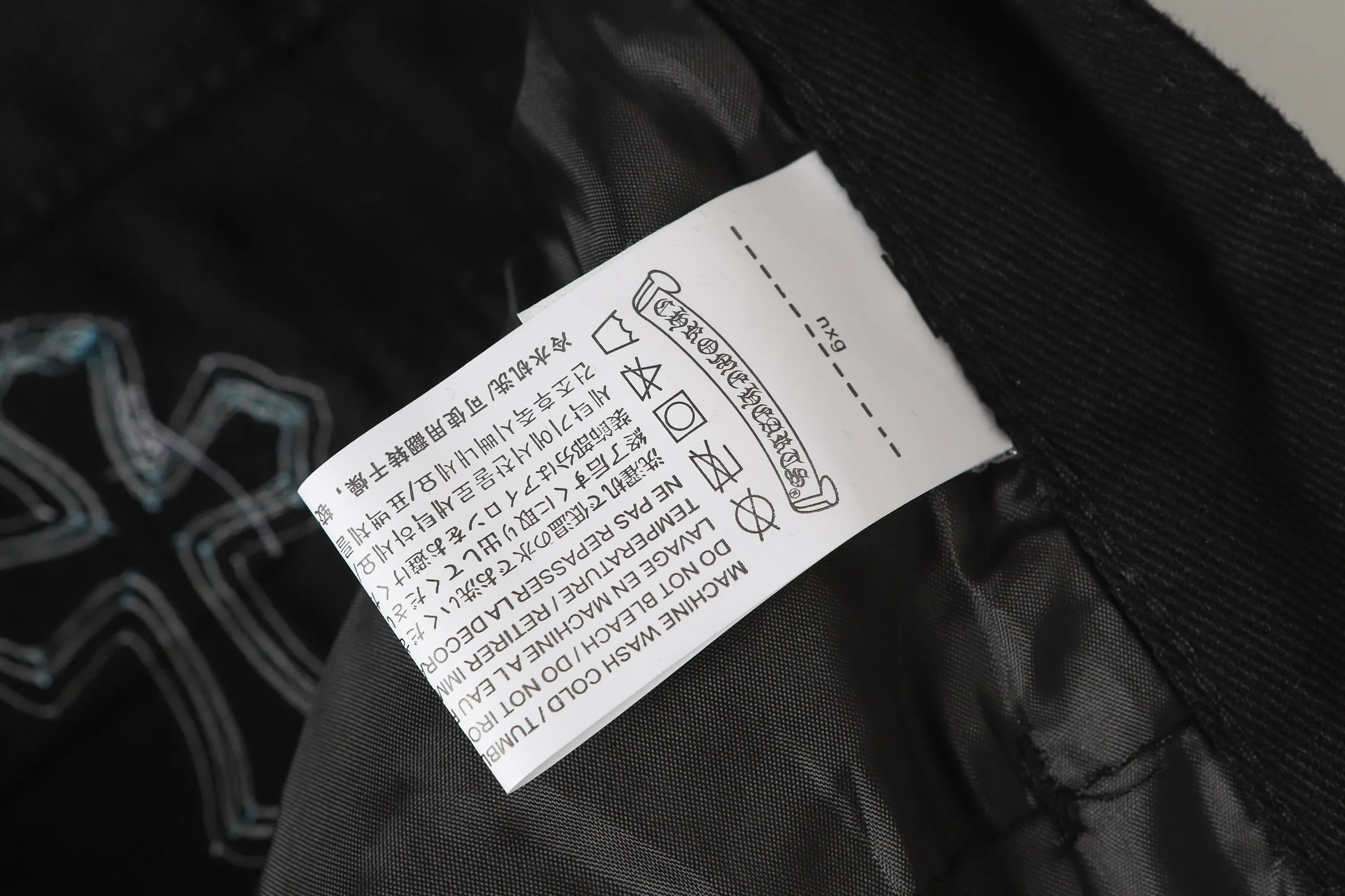 P280 -Chrome Hearts/Chrome Hearts 25ss classic colored leather cross washed color fabric unisex denim trousers -Vibe style straight stacked god-level version -Carbon fine bias denim color fabric -Old vintage complete set of hardware - Chrome Hearts high version uses high-ounce custom fabrics, fermentation washing and soft color fixation, soft and thick to wear. The details are all made by hand-polished craftsmanship. All-over jacquard fabrics. Unique design style. Create a full retro feel through multiple processes Niche unique non-contrasting shirt. Customized distressed spray-painted buttons. Craftsmanship in every detail. Color: Picture color. Size: 28-36.